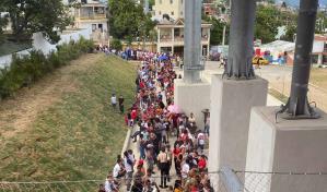 Usuarios del Teleférico de Santiago acuden en masa este domingo