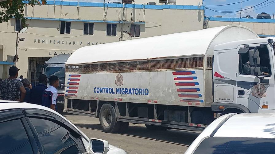 Familiares acuden a La Victoria buscando información sobre reclusos trasladados