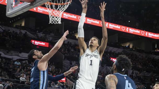 Wembanyama fuera con los Spurs al menos un partido por esguince de tobillo