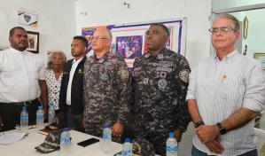 Comunitarios y Polic&iacute;a acuerdan trabajar juntos en el barrio 27 de Febrero