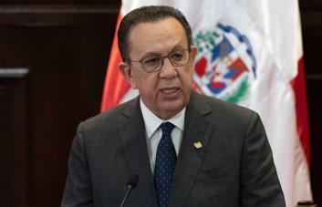 Abinader ratifica a Valdez Albizu y a Alejandro Fernández W.