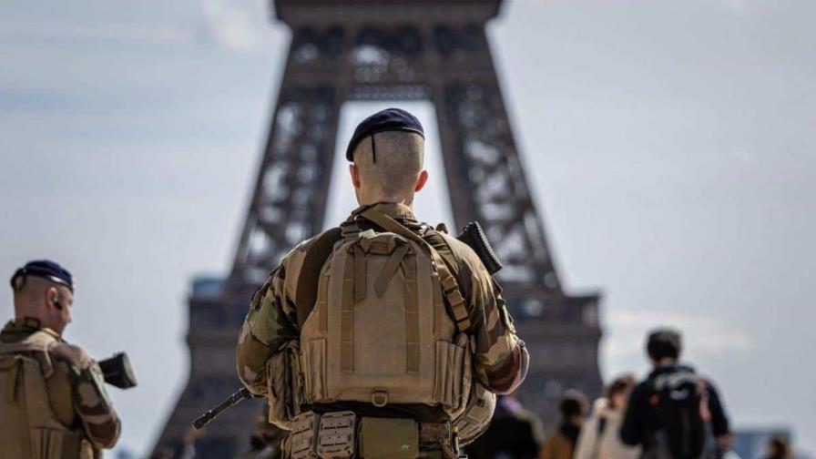 Francia pone en alerta a otros 4,000 militares para el dispositivo antiterrorista