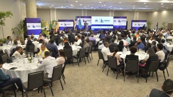 El Inafocam apertura siete doctorados para capacitación de maestros