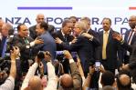 Líderes opositores se abrazan en acto para ratificar Alianza Rescate RD
