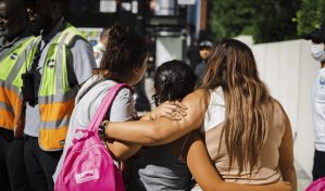 Chicago traslada a unos 800 migrantes de los parques a otros refugios