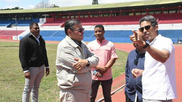 Francisco Camacho supervisa trabajos en instalaciones complejo La Barranquita en Santiago