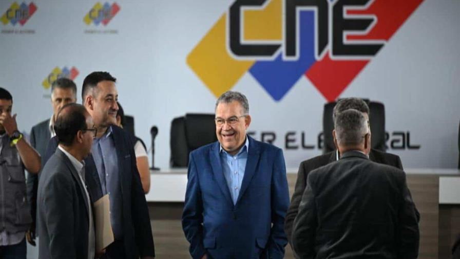 Exrector electoral opositor se inscribe como candidato a presidenciales de Venezuela