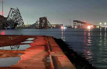 Se desploma un puente en Baltimore debido al choque de un carguero