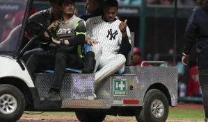 Oscar González, de Yanquis, sale de la derrota ante Diablos Rojos, con lesión aterradora en el ojo