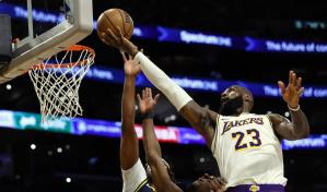 James se perderá duelo de Lakers ante Bucks por lesión en el tobillo