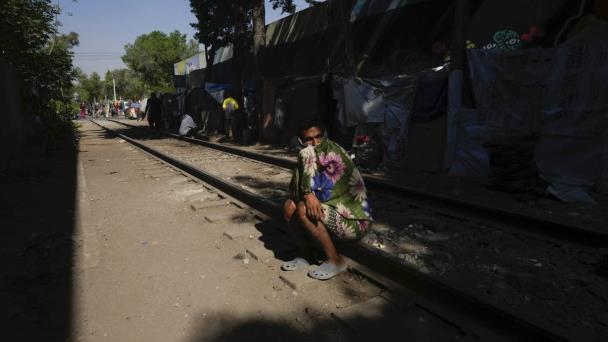 López Obrador dice que flujo migratorio hacia EE.UU. descendió 54.8 % en marzo