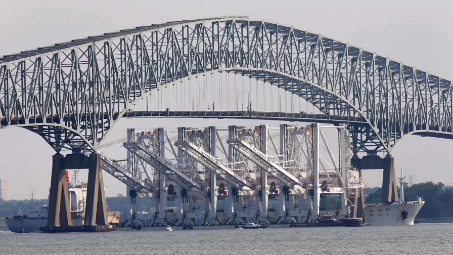Héroes detuvieron el tránsito antes de caída de puente en Baltimore; obreros podrían haber muerto