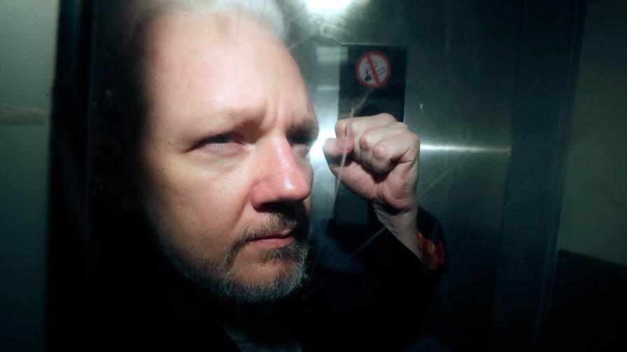 Corte británica ordena retrasar extradición de fundador de WikiLeaks a EEUU por cargos de espionaje