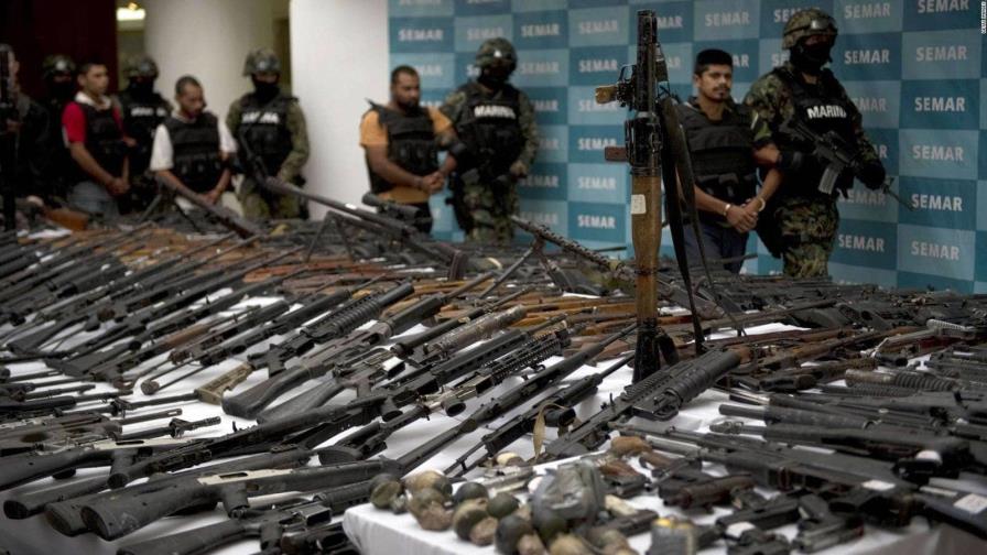 México celebra segundo fallo a favor de su estrategia contra vendedoras de armas en EE.UU.