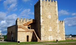 Descubre la experiencia inmersiva en la Fortaleza de Santo Domingo