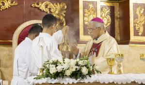Capellanes celebran la Misa Crismal en catedral castrense