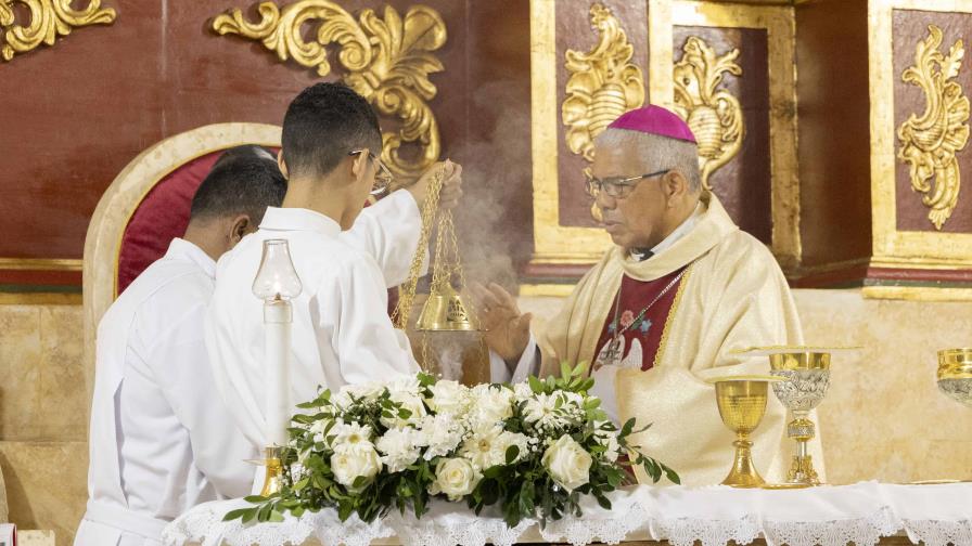 Capellanes celebran la Misa Crismal en catedral castrense