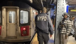 Muere una persona al ser empujada hacia las vías en metro de Nueva York