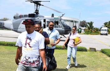 Dominicanos residentes en Haití continúan evacuando ese país con ayuda del Gobierno