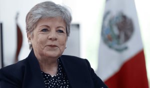 Canciller de México celebra que ley SB4 permanecerá suspendida en Texas hasta nuevo aviso