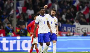 Francia sufre para vencer a Chile y Colombia estira su invicto con Lorenzo
