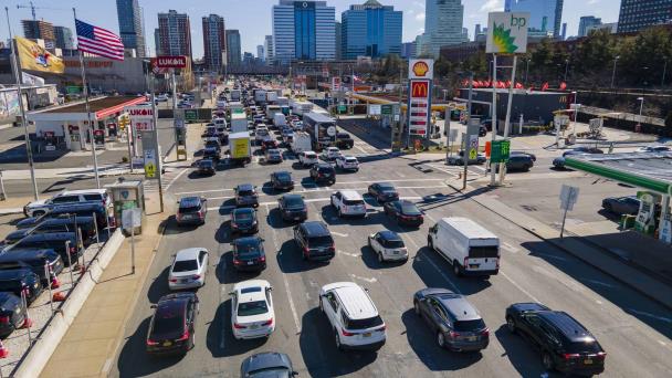 Nueva York cobrará peaje de 15 dólares por vehículo a fin de combatir el congestionamiento