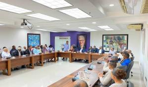 Danilo Medina se reúne con la dirección del PLD en Elías Piña