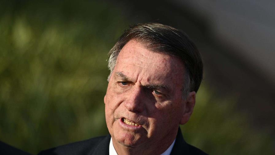 La defensa de Bolsonaro pide explicar personalmente su visita a la Embajada de Hungría