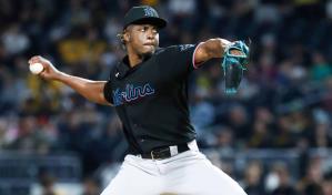 El dominicano Huáscar Brazobán no estará en día de apertura con Marlins por falta de visado