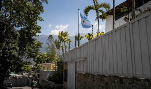 Opositores venezolanos en Embajada argentina de Caracas denuncian el asedio de Maduro