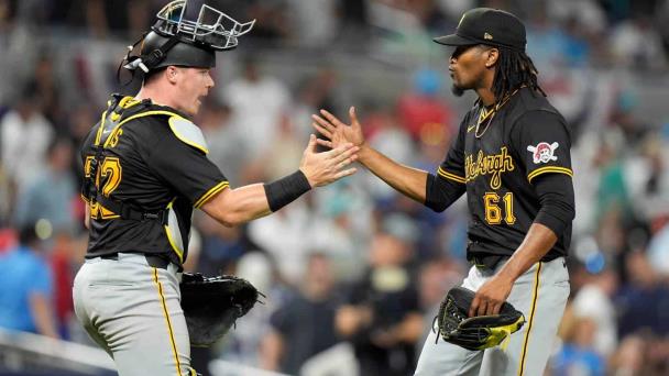 El dominicano Luis Ortiz logró la victoria en labor de relevo ante los Marlins