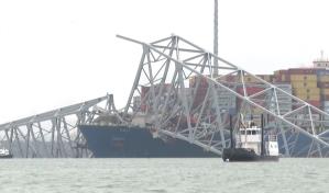 Buzos hallan los cuerpos de dos obreros tras derrumbe de puente en EEUU