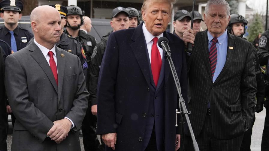 Que acontecimiento tan triste, Trump va al velatorio de policía en NY y critica criminalidad