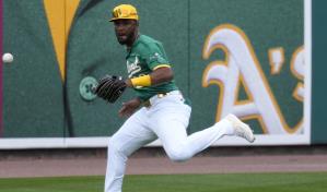 El jardinero dominicano de Oakland Miguel And&uacute;jar se opera la rodilla