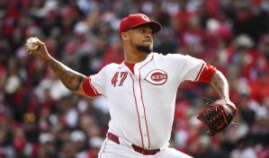 Video | Frankie Mont&aacute;s lanza 6 entradas en blanco en su debut con los Rojos