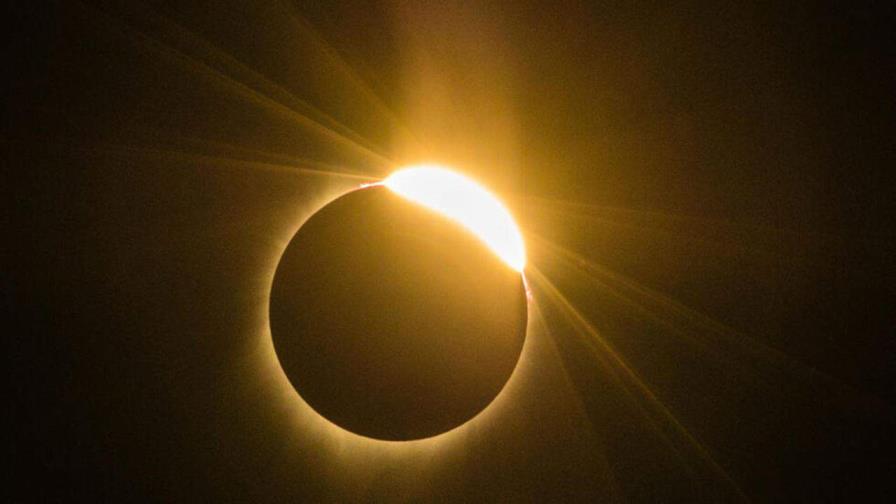 ¿Qué esperan aprender los científicos del eclipse total en Estados Unidos?