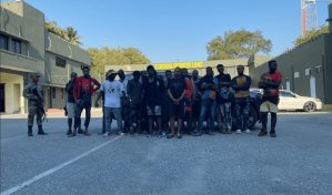 Apresan hombre en San Juan transportando a 19 haitianos ilegales en una yipeta