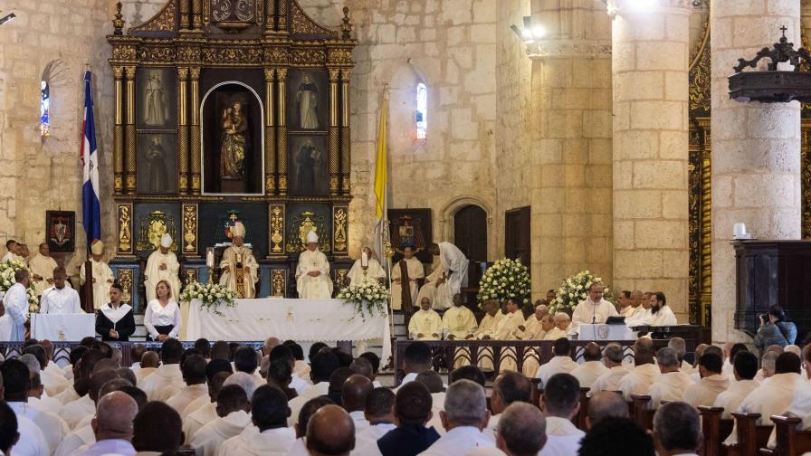 Reaparece monseñor Benito Ángeles en Misa Crismal de la Catedral