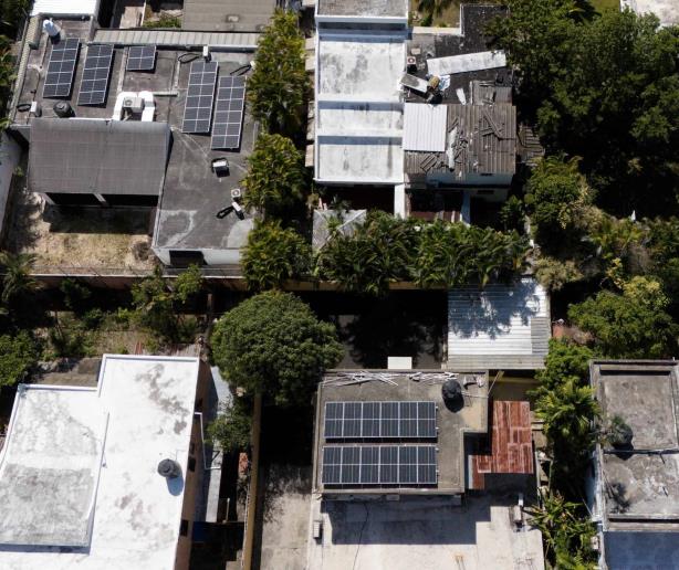 Paneles solares en los hogares: ¿qué tan factible son y cómo aportan a la descarbonización?