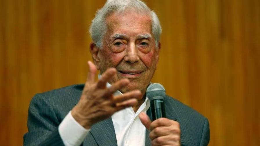Mario Vargas Llosa cumple infatigables 88 años acompañado por familiares y amigos en Lima
