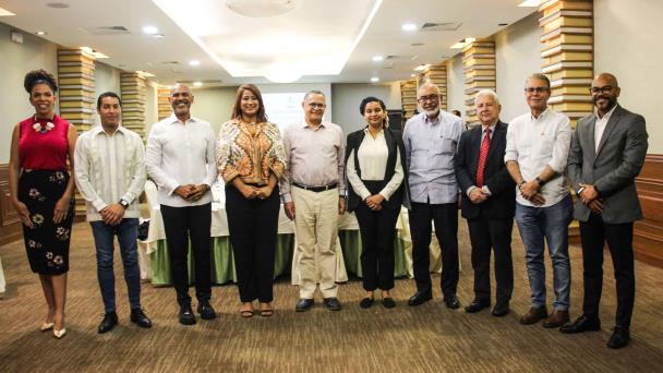 Adompretur realiza encuentro con directores de medios