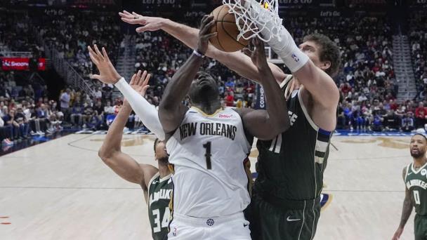 Williamson anota 28 puntos; Pelicans vencen a Bucks