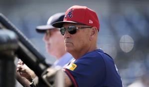 Familia del m&aacute;nager de Bravos Brian Snitker no viaja a Filadelfia debido al ambiente hostil