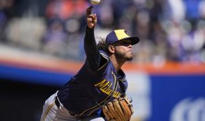 Freddy Peralta lanza seis entradas de una carrera y Cerveceros vencen a Mets; salvó dominicano Uribe