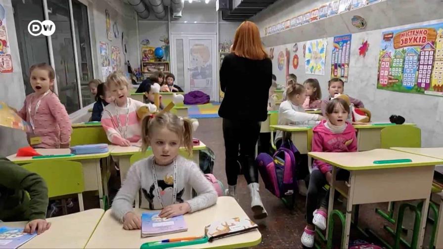 Ucrania improvisa escuelas subterráneas para proteger a los niños