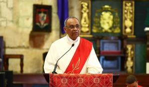 En Serm&oacute;n de las Siete Palabras preguntan a Abinader y funcionarios si han cumplido su misi&oacute;n