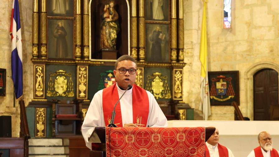 En Sermón de las Siete Palabras sacerdote critica maltrato e injusticia contra los migrantes