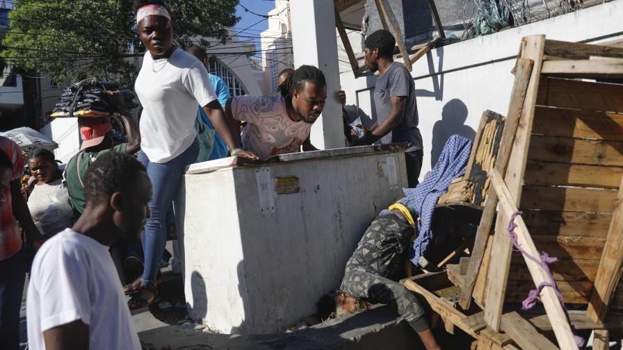 Las evacuaciones de extranjeros desde Haití continúan, pero también las repatriaciones