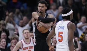 Wembanyama brilla con 40 puntos y 20 rebotes; Spurs vencen a Knicks pese a 61 tantos de Brunson