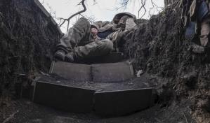 Zelenski destituye asesores en una nueva remodelación y Rusia mantiene ataques sobre Ucrania